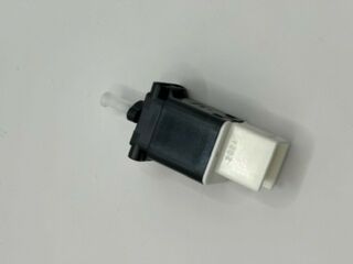 Genuine Mazda 2 DY DE Demio Brake Light Switch 2002-2010
